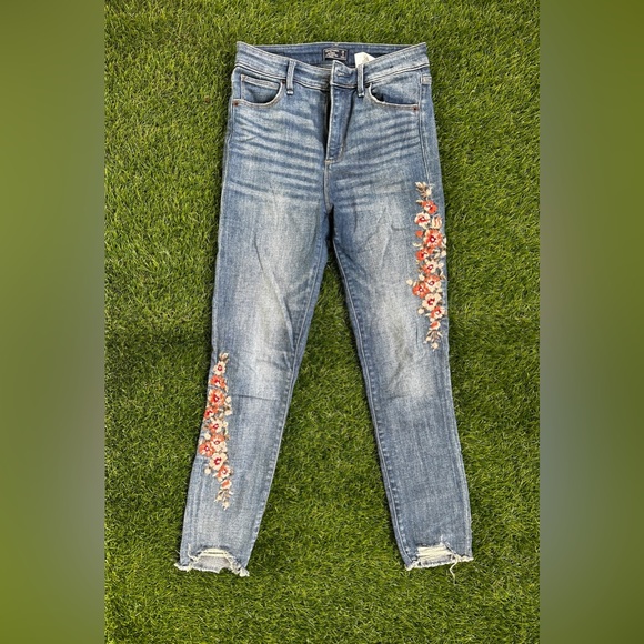 Abercrombie & Fitch Simone High Rise Ankle Flower Embroidered Jeans 26/2R - Picture 2 of 6